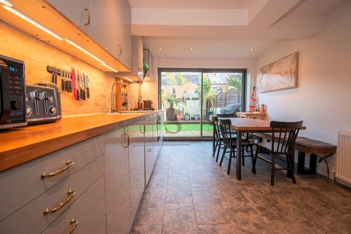 3 Bedroom Terraced House For Sale In Denmark Road, Leicester, LE2