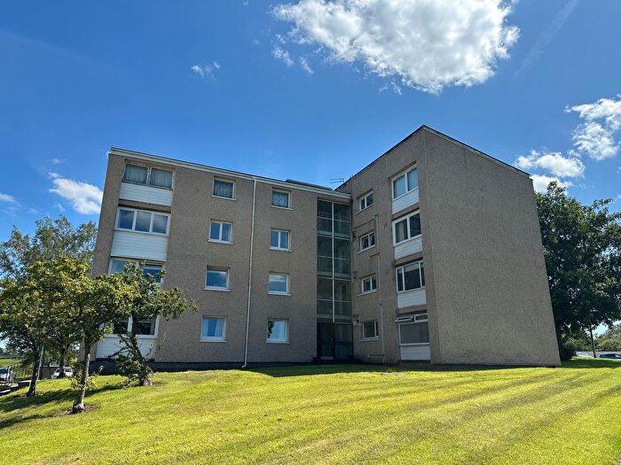 2 Bedroom Flat To Rent In Kirkoswald, Glasgow, G74