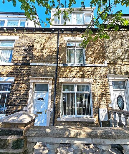 4 Bedroom Terraced House To Rent In Waverley Avenue, Bradford, BD7