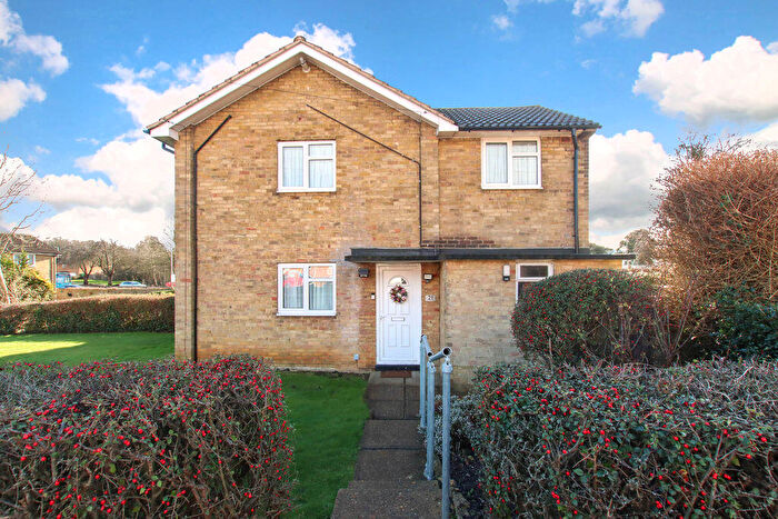 2 Bedroom End Of Terrace House For Sale In White Hart Drive, Hemel Hempstead, HP2