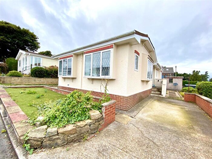 2 Bedroom Detached House For Sale In Andrew Crescent, Crosland Hill, Huddersfield, HD4