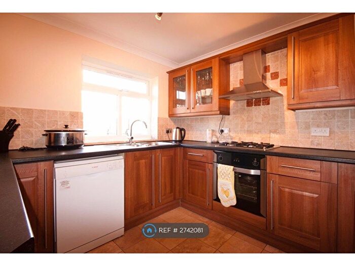 2 Bedroom Flat To Rent In Boulevard Court, Southend On Sea, SS2