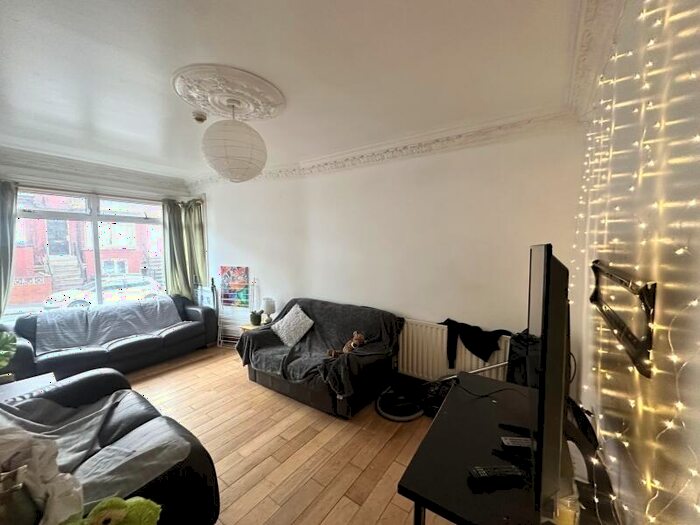 7 Bedroom Terraced House To Rent In Manor Drive, Hyde Park, Leeds, LS6