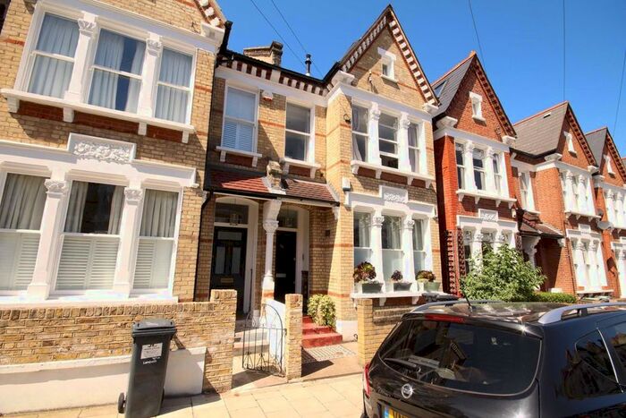 2 Bedroom Flat To Rent In Helix Road, London, SW2