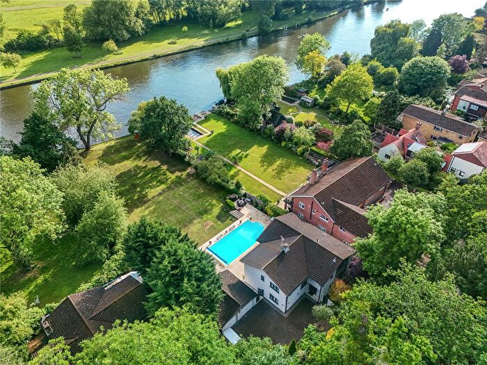 5 Bedroom Detached House For Sale In The Warren, Caversham, Reading, RG4