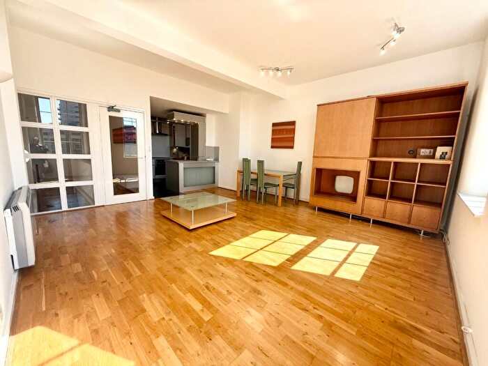 2 Bedroom Apartment For Sale In Kings Court, Commerce Square, Nottingham, NG1