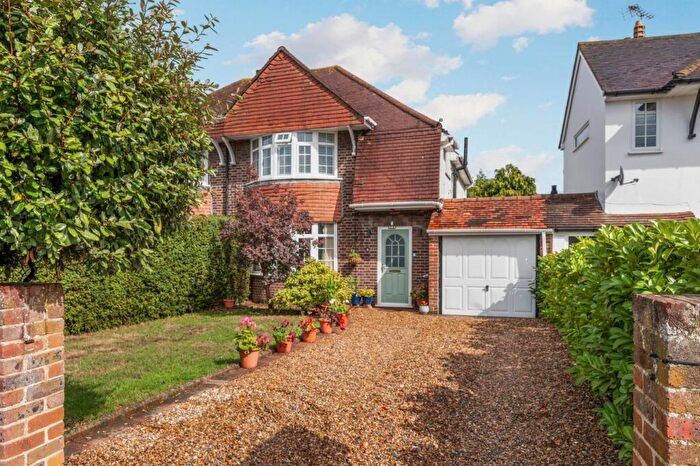 3 Bedroom Semi-Detached House For Sale In Meadowside, Walton-on-Thames, KT12