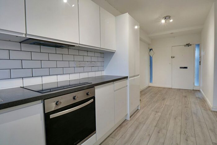 1 Bedroom Studio To Rent In Elgar Lodge, Fair Acres, Bromley, Kent, BR2