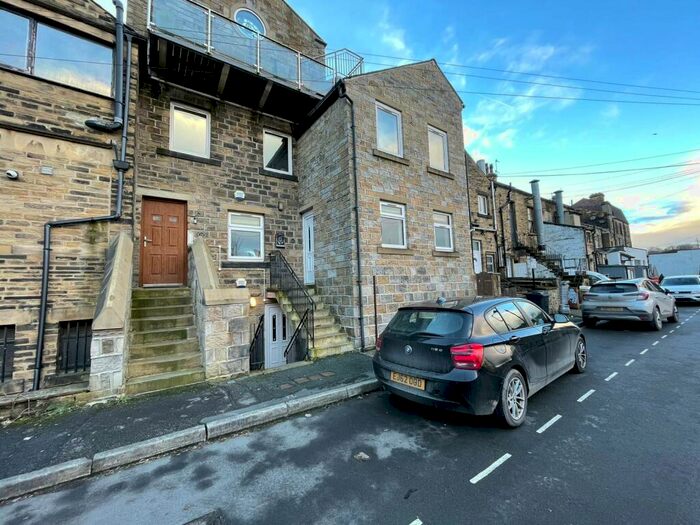 1 Bedroom Flat To Rent In Busfeild Street, Bingley, West Yorkshire, Uk, BD16