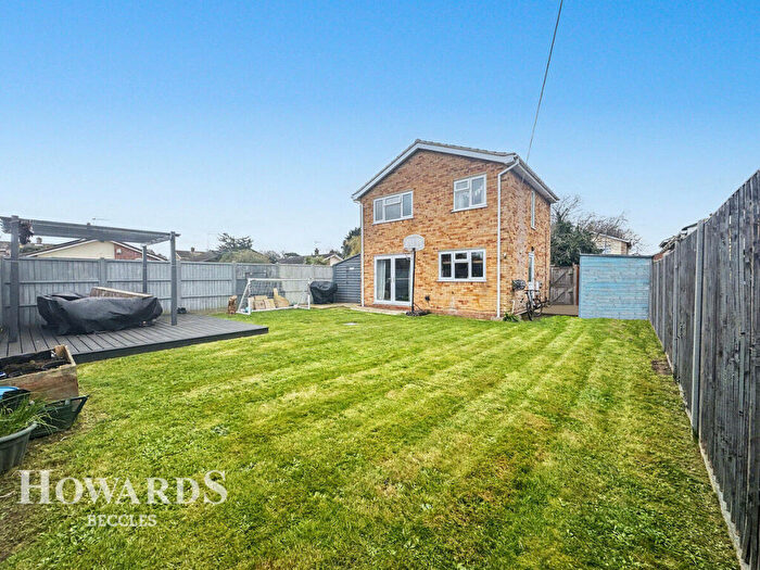 3 Bedroom Detached House For Sale In Pinewood Gardens, North Cove, Beccles, NR34