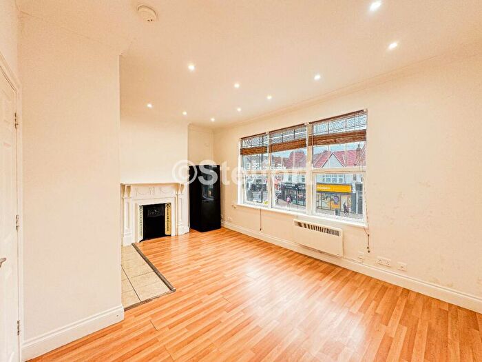 1 Bedroom Flat To Rent In High Road, London, N12
