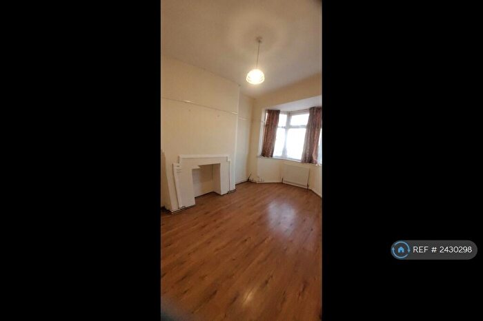 3 Bedroom Terraced House To Rent In St Awdrys Road, Barking, IG11
