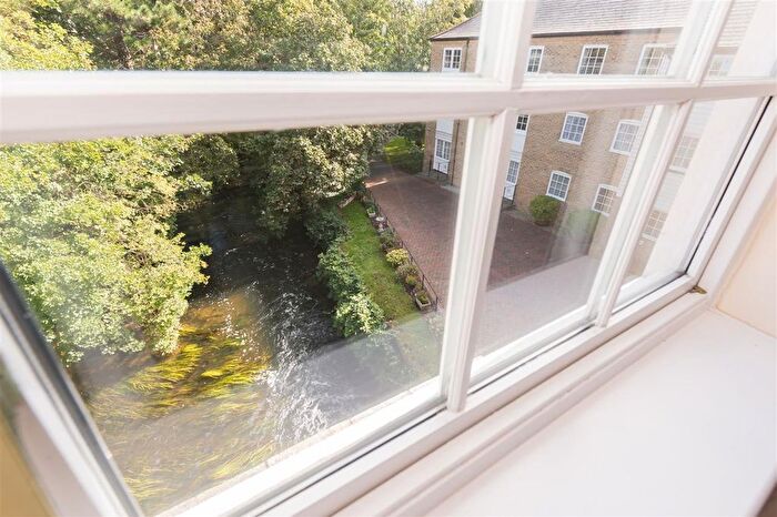 2 Bedroom Flat For Sale In Deans Mill Court, Canterbury, CT1