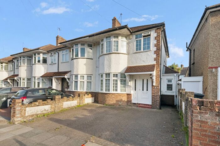 3 Bedroom Terraced House To Rent In Brentvale Avenue, Southall, UB1