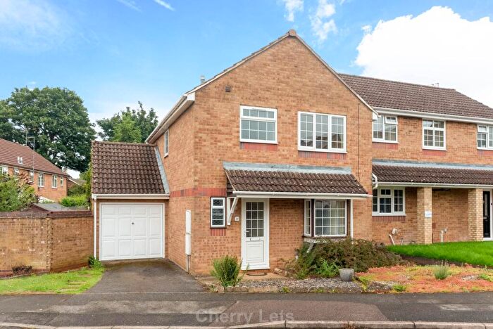 3 Bedroom Semi-Detached House To Rent In Hereford Way, Banbury, OX16