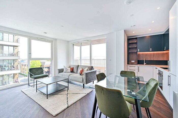 2 Bedroom Flat To Rent In Eden Grove, Staines, Staines-Upon-Thames, TW18