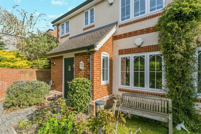 2 Bedroom Maisonette To Rent In Amber Court, Sunninghill, SL5