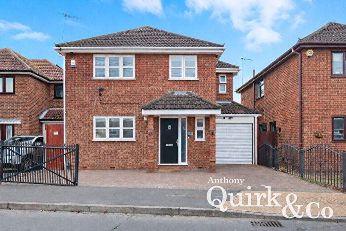 4 Bedroom Detached House For Sale In Hilton Road, Canvey Island, SS8