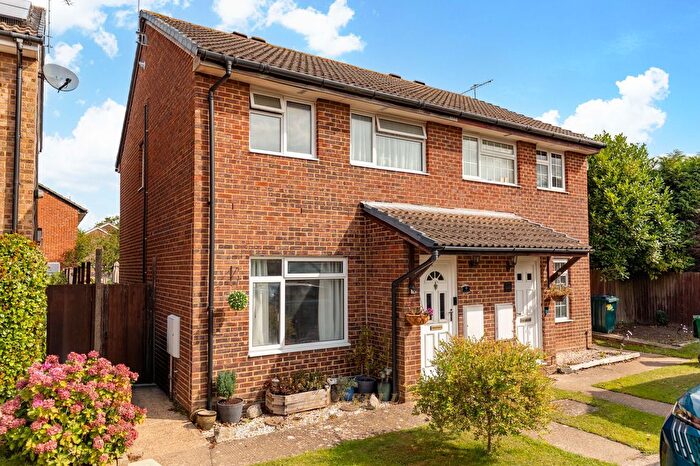3 Bedroom Semi-Detached House For Sale In The Garrones, Crawley, RH10