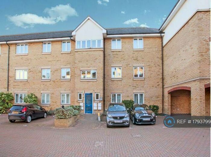 2 Bedroom Flat To Rent In Hodge Court, Chelmsford, CM1