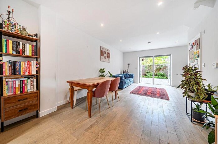 4 Bedroom Terraced House For Sale In Welford Mews, London, SE6