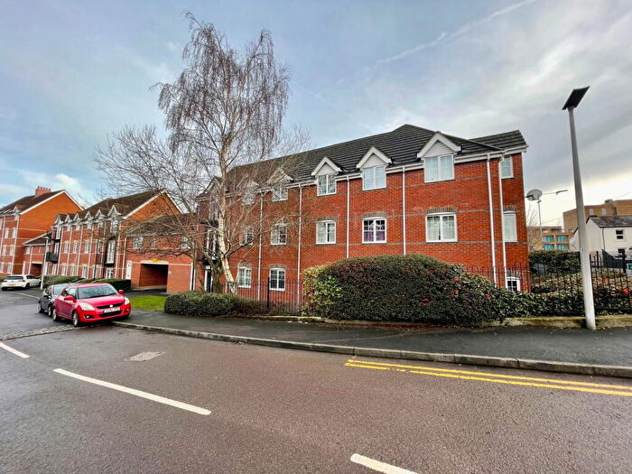 2 Bedroom Apartment To Rent In Windsor Court, Newbury, RG14