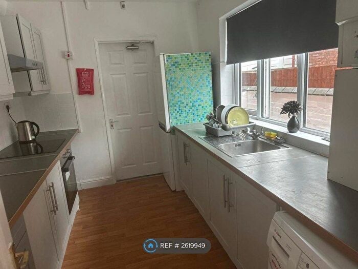 4 Bedroom Flat To Rent In Copenhagen Street, London, N1