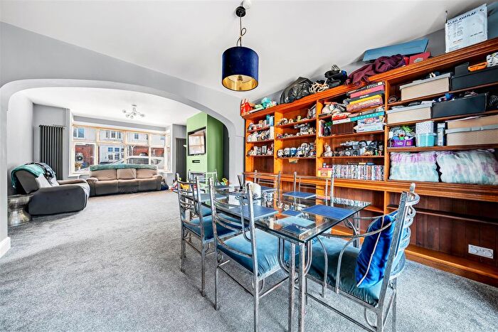 3 Bedroom Property For Sale In Springfield Road, Swanage, BH19 - Photo 8