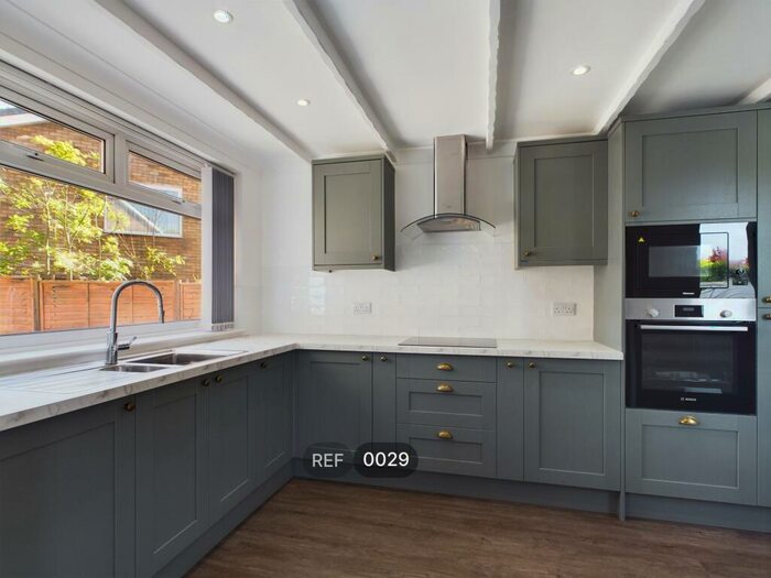 3 Bedroom Semi-Detached House To Rent In Boothferry Road, Hessle, HU13