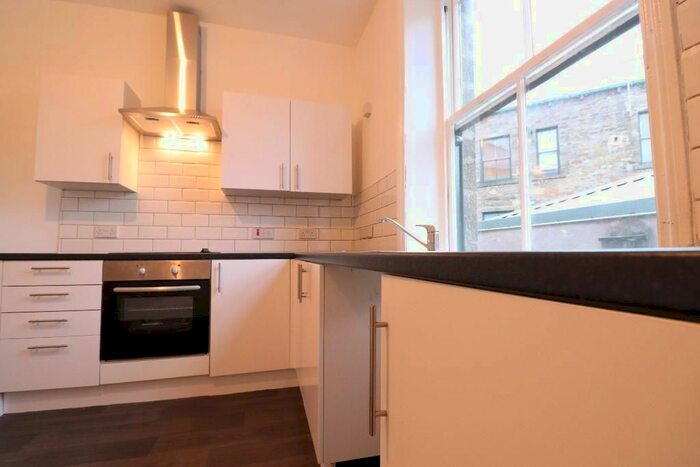 2 Bedroom Flat To Rent In Victoria Parade, Rossendale BB4