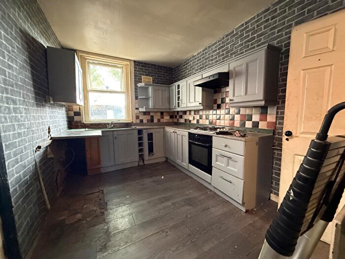 3 Bedroom Town House For Sale In No . Rawmarsh Hill, Parkgate, Rotherham, South Yorkshire, S62
