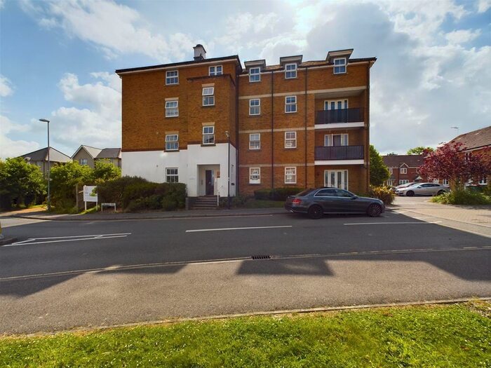 2 Bedroom Flat To Rent In Rawlinson Road, Maidenbower, Crawley, RH10