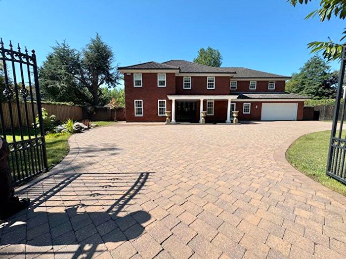 5 Bedroom Detached House For Sale In Main Road, Barnoldy Le Beck, DN37