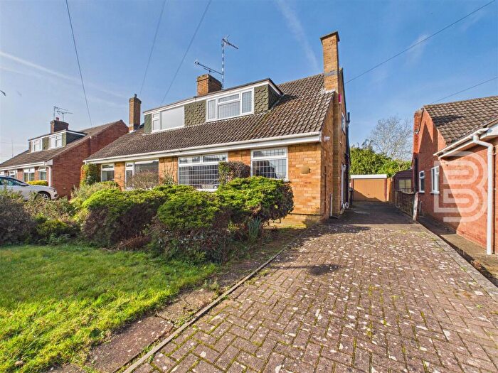 3 Bedroom Semi Detached House For Sale In Plantagenet Drive, Rugby, CV22