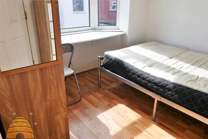 4 Bedroom House To Rent In Moseley Road, Manchester, M14