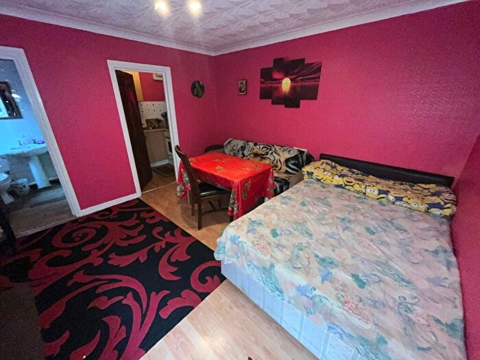 1 Bedroom Flat To Rent In One Bedroom - Ground Floor - Central Luton - Unfurnished - Russell Rise, LU1