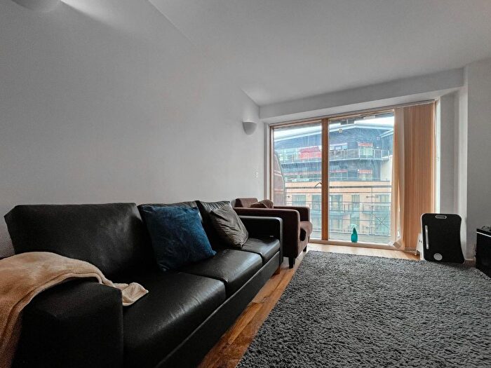 2 Bedroom Flat To Rent In Whitehall Waterfront, Riverside Way, Leeds, LS1