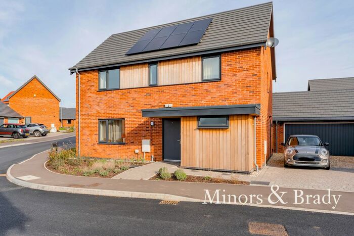 4 Bedroom Detached House For Sale In Greyling Way, Swaffham, PE37