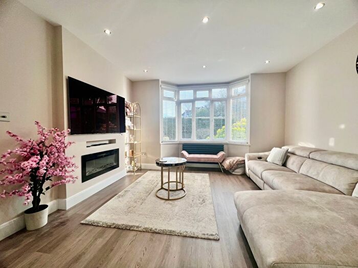 5 Bedroom Semi-Detached House To Rent In Alandale Drive, Pinner, HA5