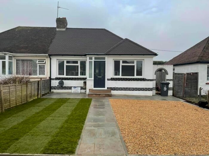 2 Bedroom Bungalow To Rent In Central Avenue, Polegate, BN26