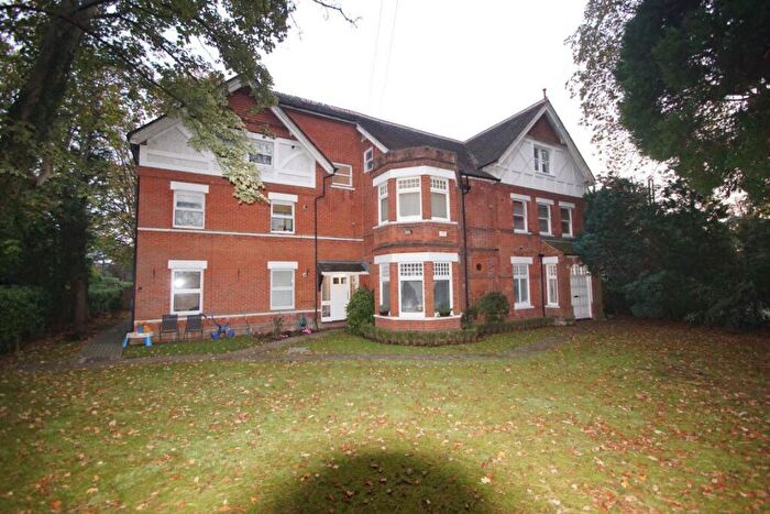 2 Bedroom Flat To Rent In Newlands House, Maidenhead, Berkshire, SL6