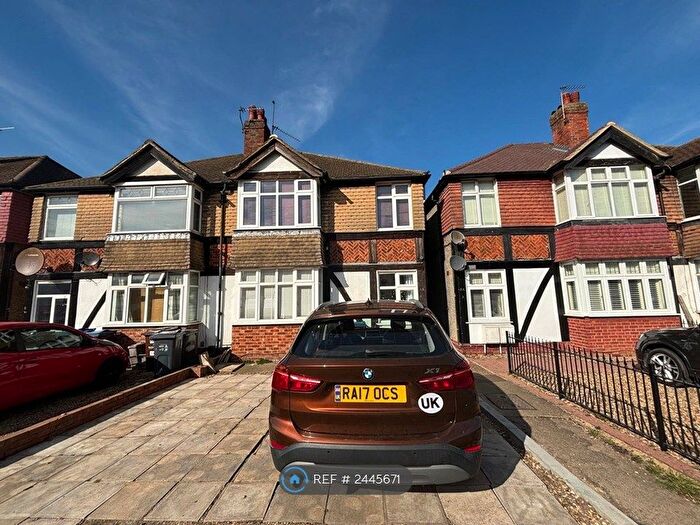 2 Bedroom Maisonette To Rent In Clandon Terrace, London, SW20