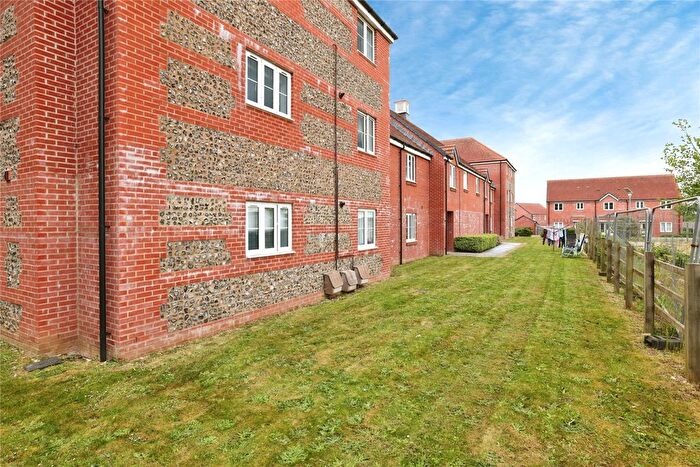 2 Bedroom Flat For Sale In Brodie Rise, Salisbury, Wiltshire, SP2