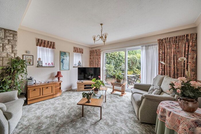 4 Bedroom Detached House For Sale In Winn Road, Lee, SE12