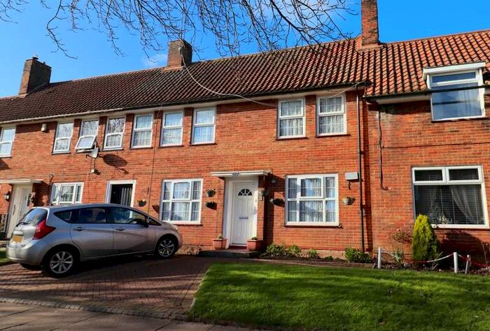 3 Bedroom Terraced House For Sale In Thornton Road, Bridlington, YO16
