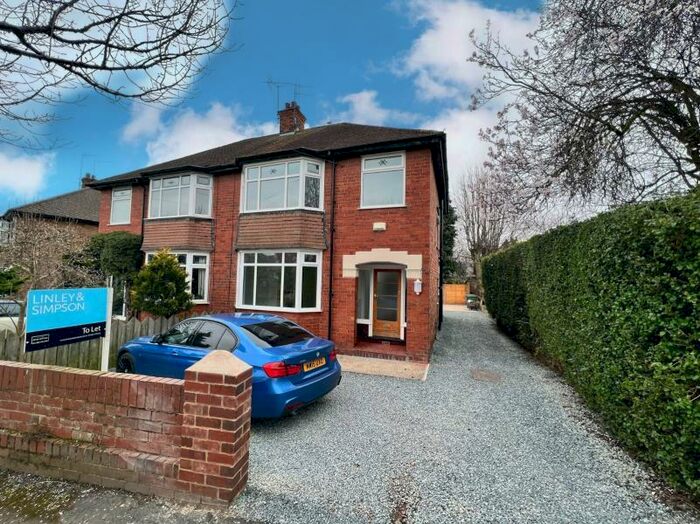 3 Bedroom Semi-Detached House To Rent In Denesway, Hessle, HU13