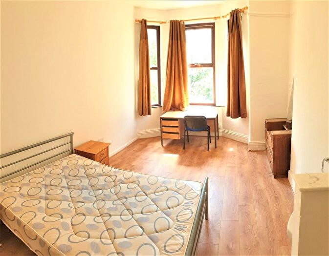 10 Bedroom Semi-Detached House To Rent In Parsonage Road, Manchester, M20