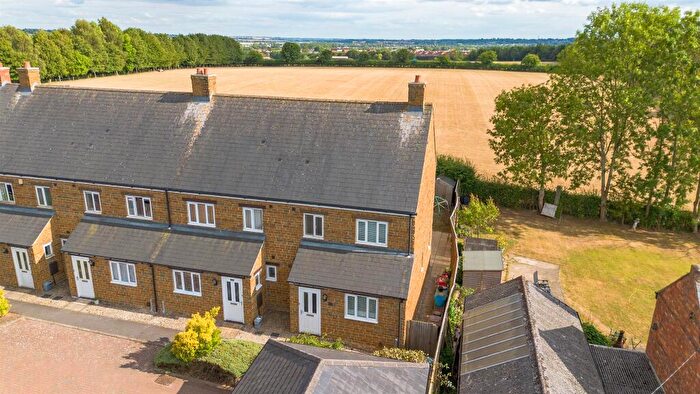4 Bedroom End Of Terrace House For Sale In Pinson Close, Little Bourton, Banbury, OX17