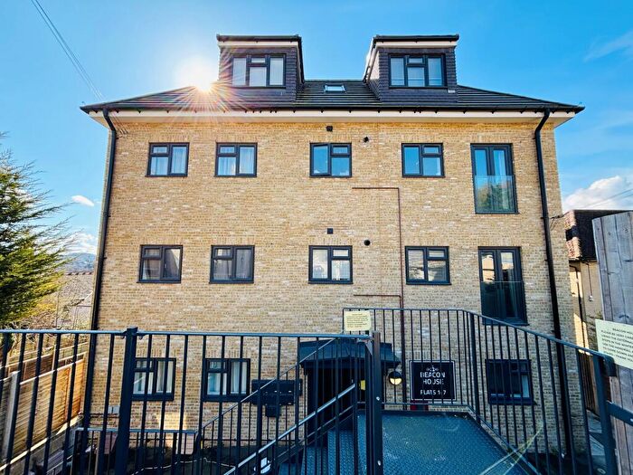 2 Bedroom Apartment To Rent In Beacon Road, Chatham, ME5
