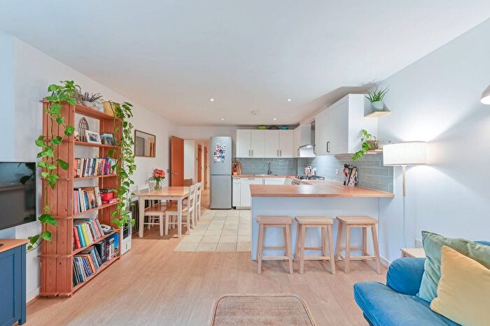 2 Bedroom Flat For Sale In Hopton Road, Woolwich Riverside, Woolwich, SE18